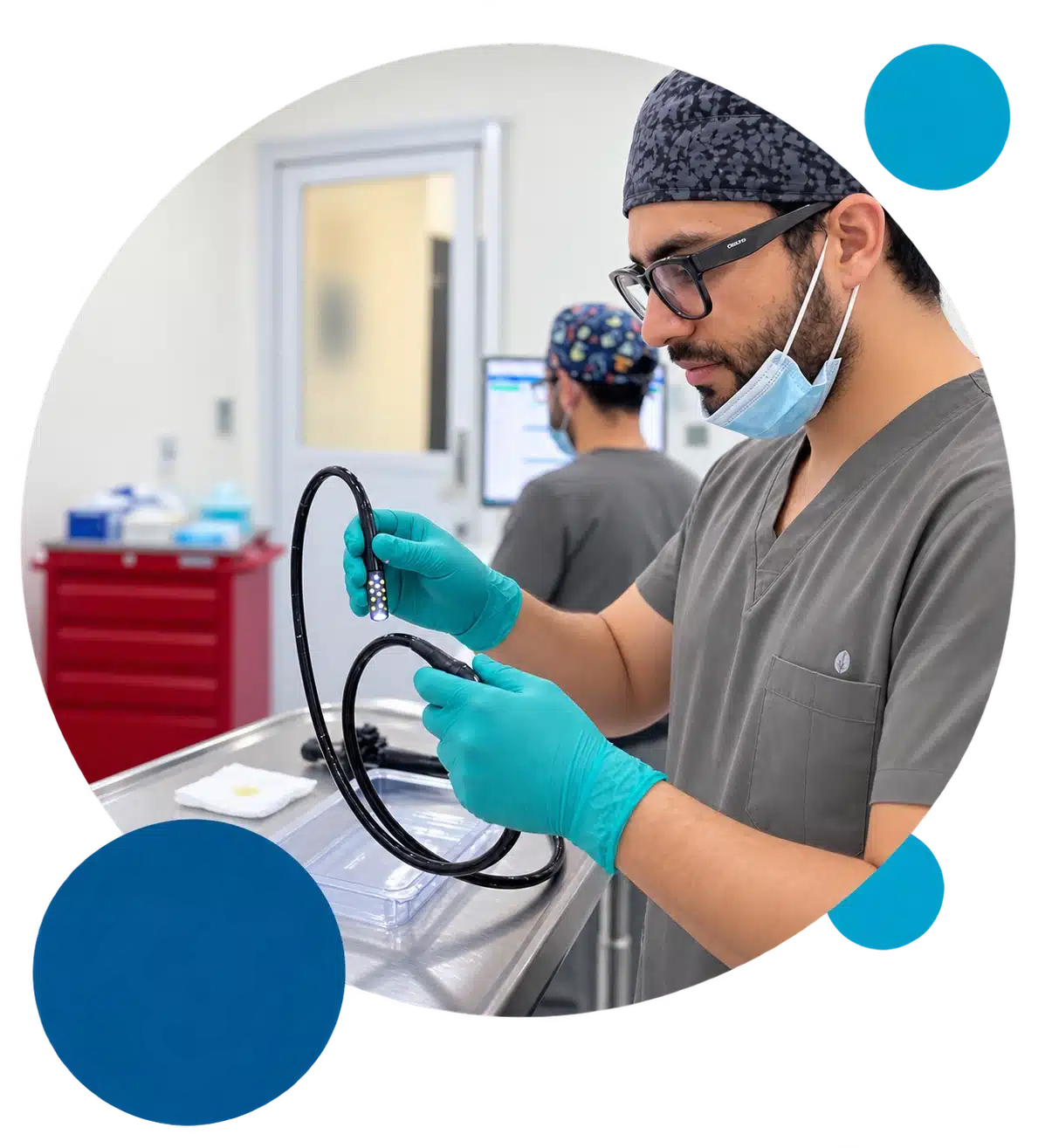 Equipo médico y especialista de ENDOPRO realizando estudios endoscópicos en Puebla